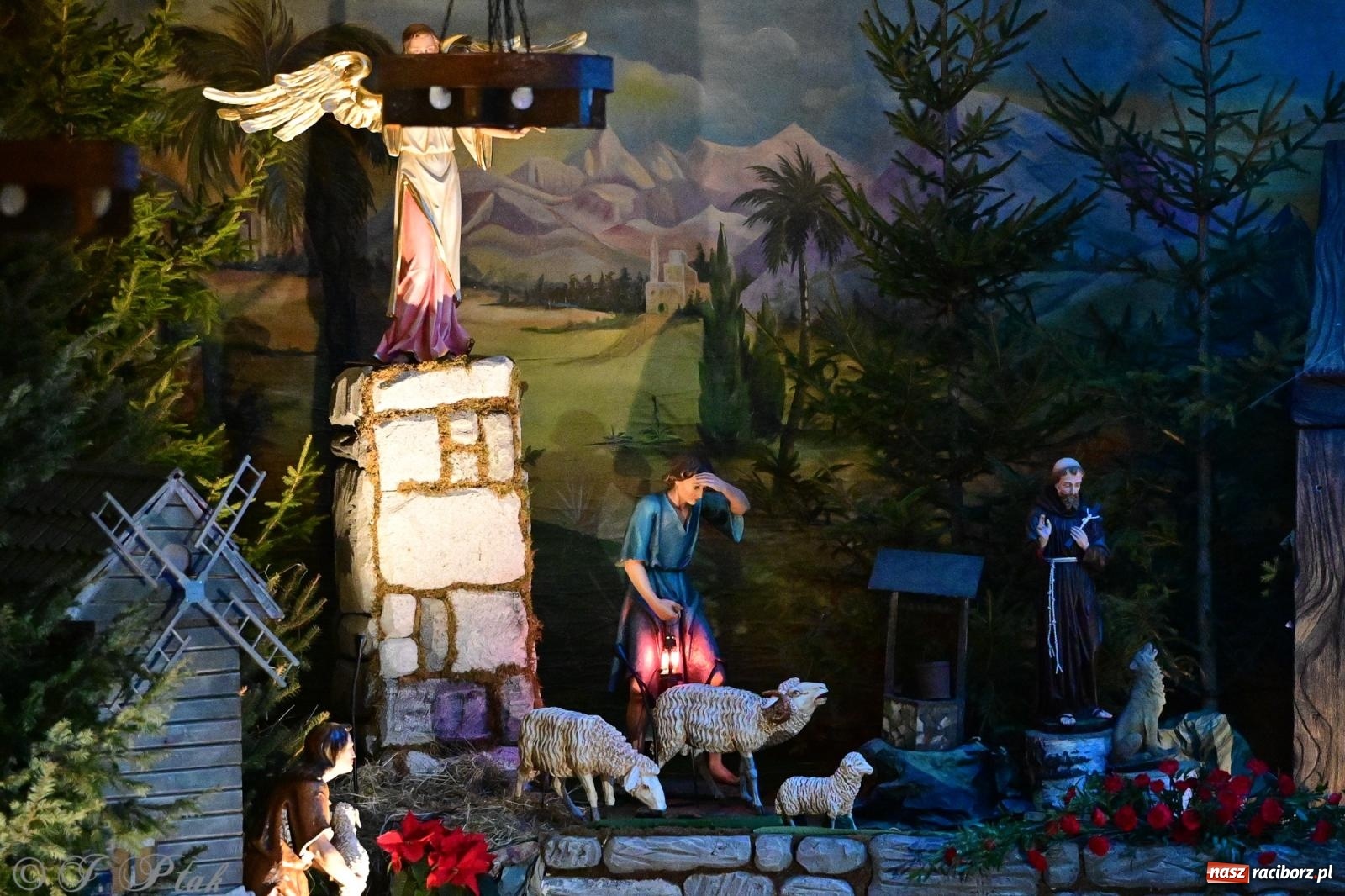 Zdjęcie w galerii na portalu naszraciborz.pl: Kolędowanie z zespołem Obdarowani na Płoni wiadomości z regionu