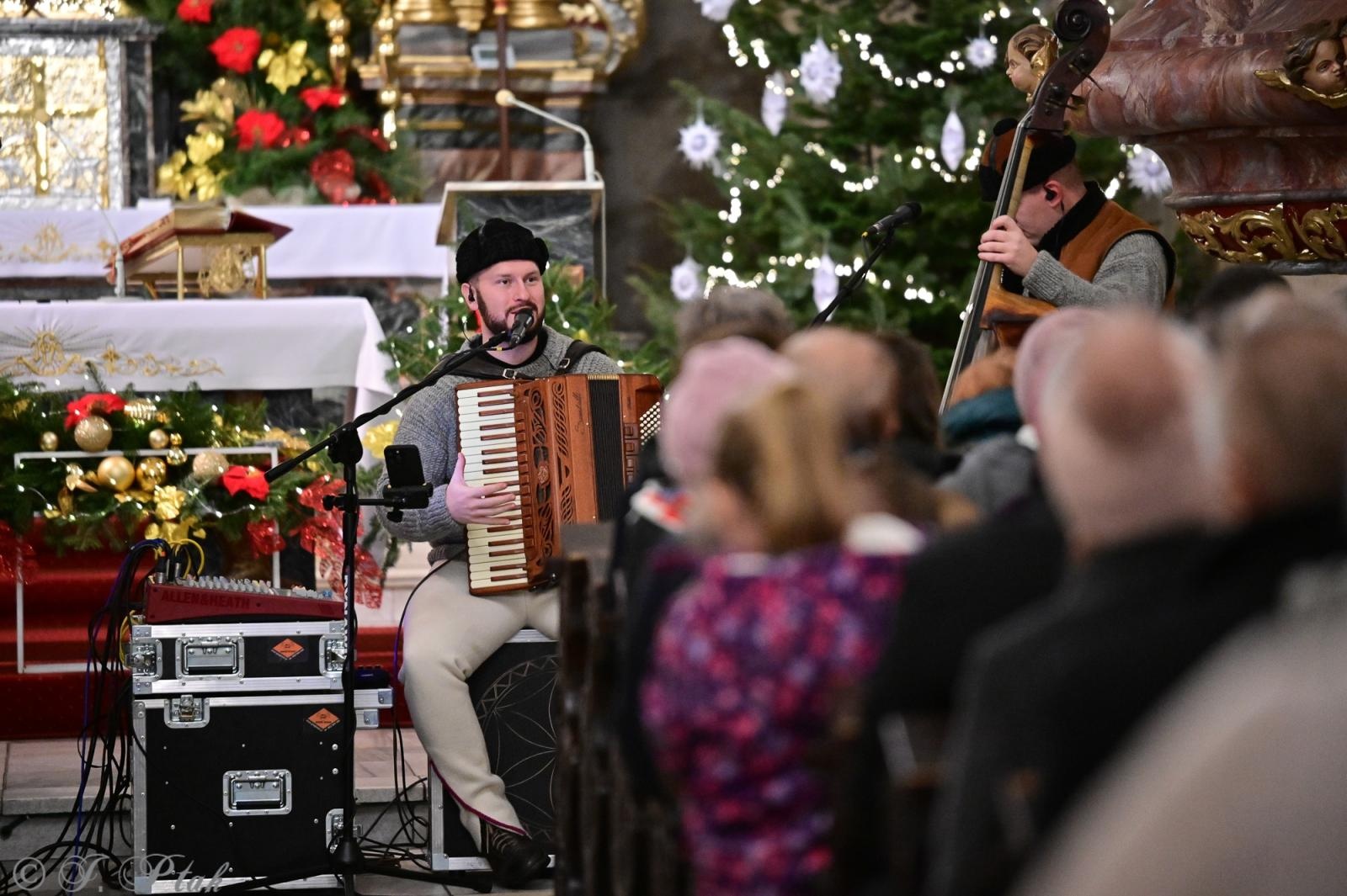 Zdjęcie w galerii na portalu naszraciborz.pl: Beskidzcy Zbóje u raciborskiej Pani wiadomości z regionu