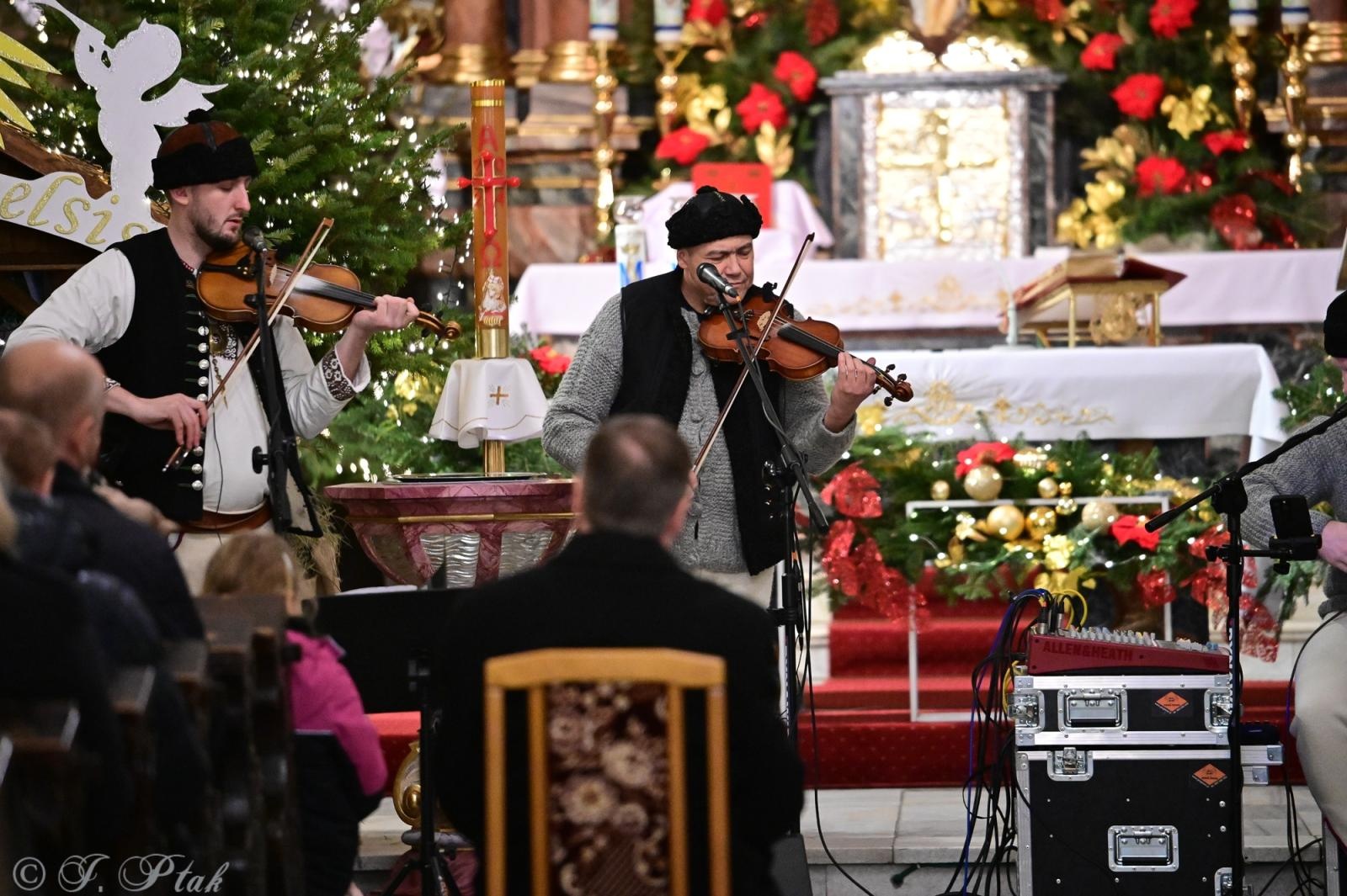 Zdjęcie w galerii na portalu naszraciborz.pl: Beskidzcy Zbóje u raciborskiej Pani wiadomości z regionu