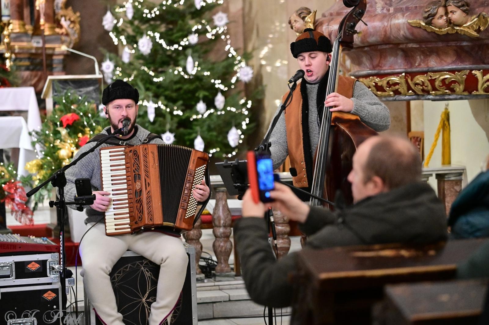 Zdjęcie w galerii na portalu naszraciborz.pl: Beskidzcy Zbóje u raciborskiej Pani wiadomości z regionu