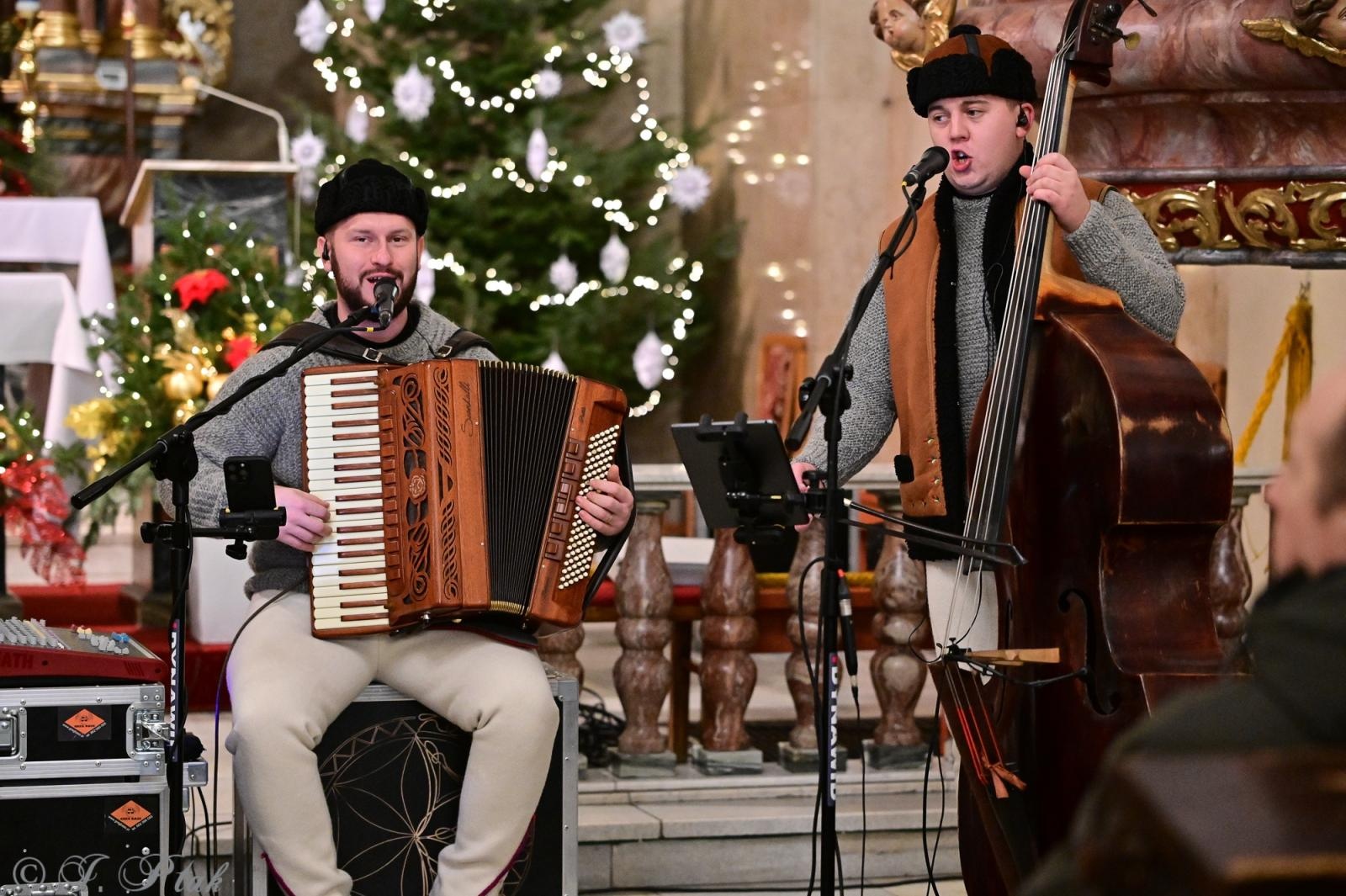 Zdjęcie w galerii na portalu naszraciborz.pl: Beskidzcy Zbóje u raciborskiej Pani wiadomości z regionu