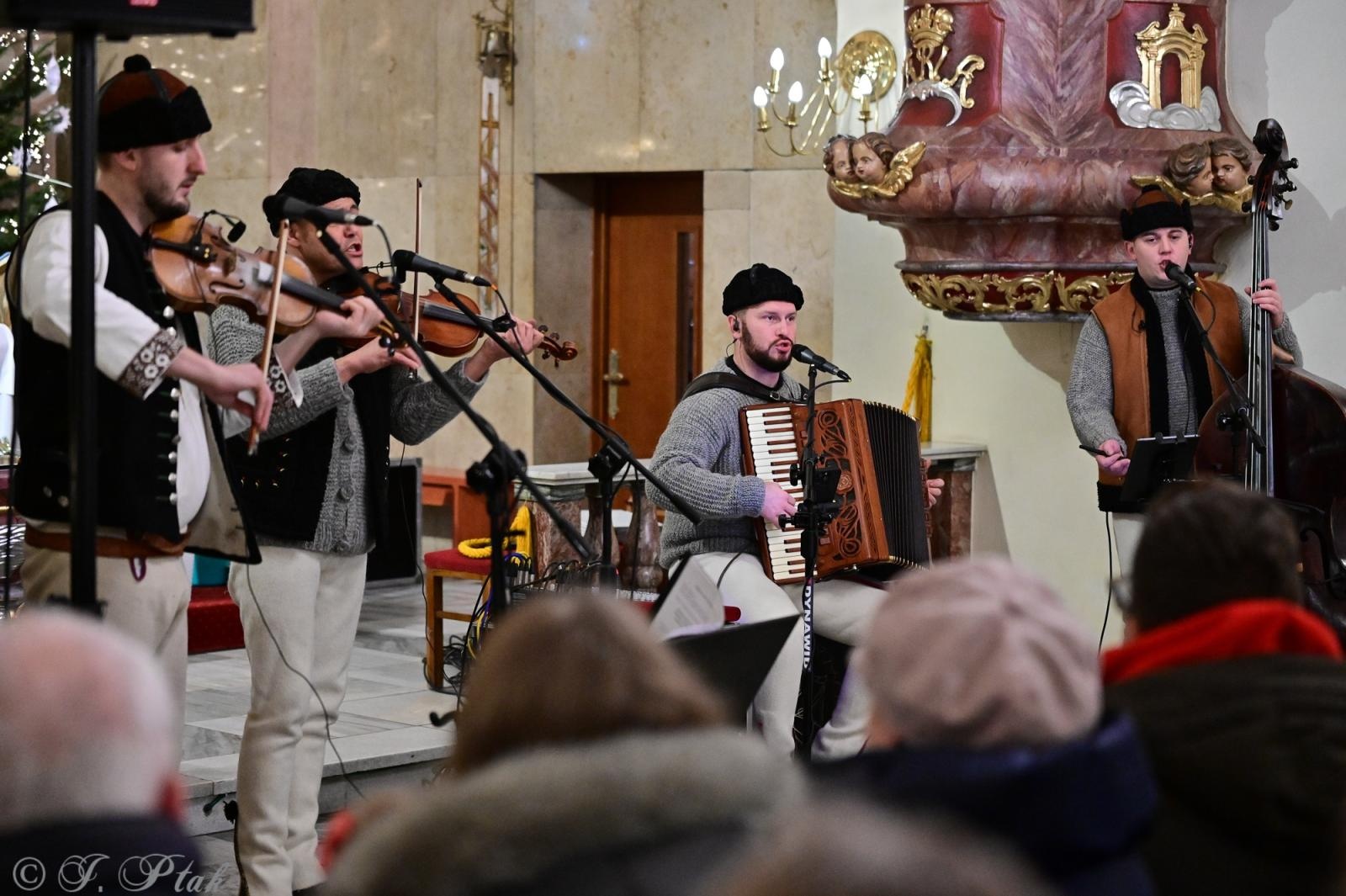 Zdjęcie w galerii na portalu naszraciborz.pl: Beskidzcy Zbóje u raciborskiej Pani wiadomości z regionu