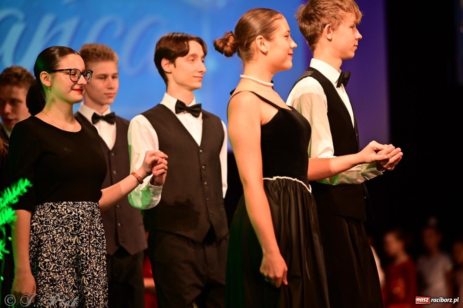 Zdjęcie w galerii na portalu naszraciborz.pl: Karnawałowy pokaz talentów młodych tancerzy MDK-u wiadomości z regionu