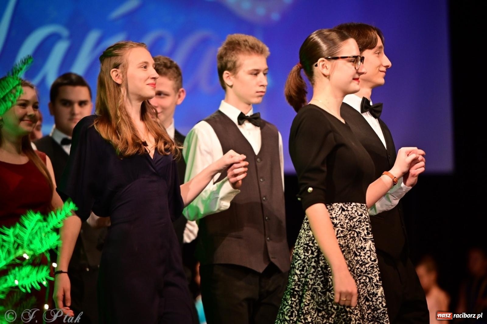 Zdjęcie w galerii na portalu naszraciborz.pl: Karnawałowy pokaz talentów młodych tancerzy MDK-u wiadomości z regionu