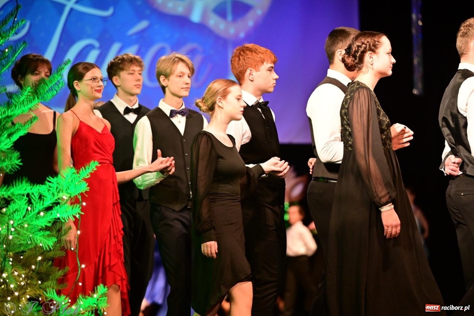 Zdjęcie w galerii na portalu naszraciborz.pl: Karnawałowy pokaz talentów młodych tancerzy MDK-u wiadomości z regionu