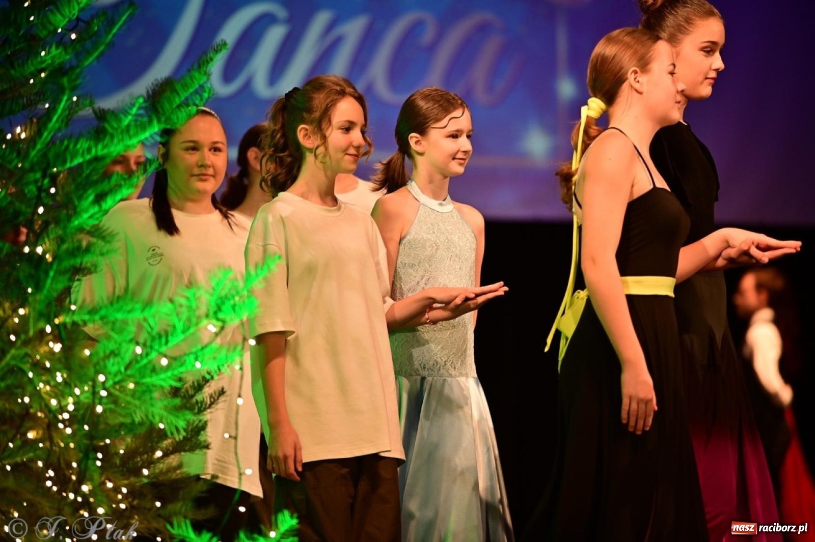 Zdjęcie w galerii na portalu naszraciborz.pl: Karnawałowy pokaz talentów młodych tancerzy MDK-u wiadomości z regionu