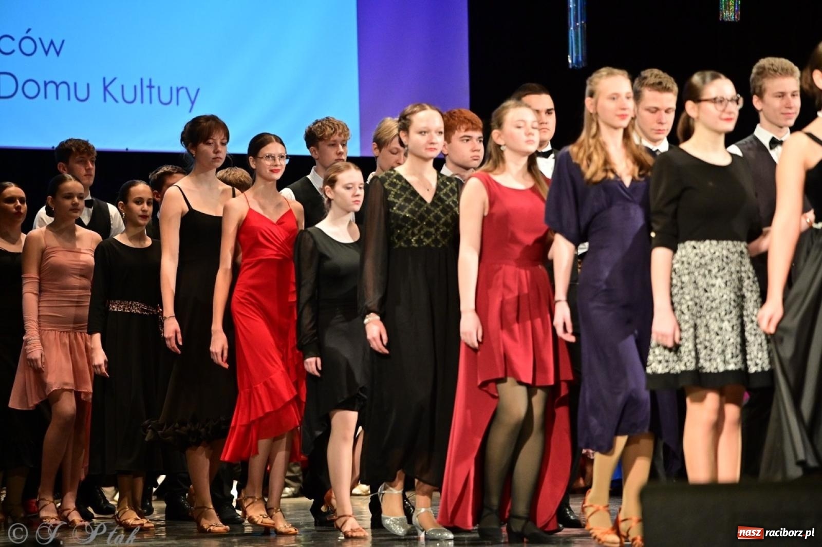 Zdjęcie w galerii na portalu naszraciborz.pl: Karnawałowy pokaz talentów młodych tancerzy MDK-u wiadomości z regionu