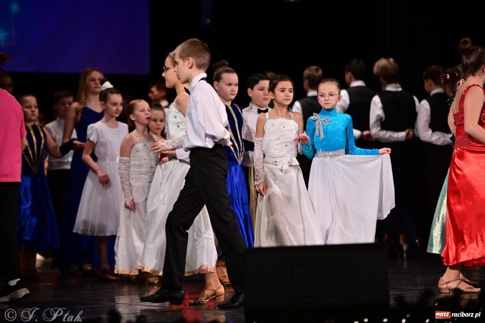 Zdjęcie w galerii na portalu naszraciborz.pl: Karnawałowy pokaz talentów młodych tancerzy MDK-u wiadomości z regionu