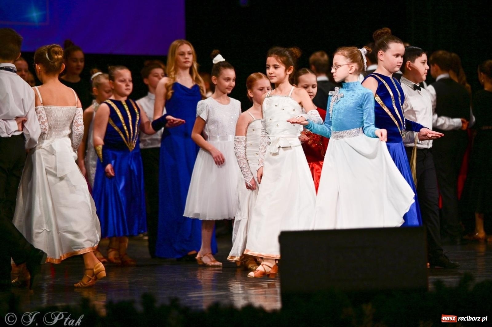 Zdjęcie w galerii na portalu naszraciborz.pl: Karnawałowy pokaz talentów młodych tancerzy MDK-u wiadomości z regionu