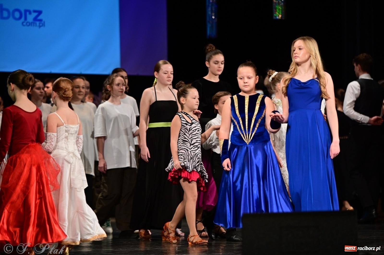 Zdjęcie w galerii na portalu naszraciborz.pl: Karnawałowy pokaz talentów młodych tancerzy MDK-u wiadomości z regionu