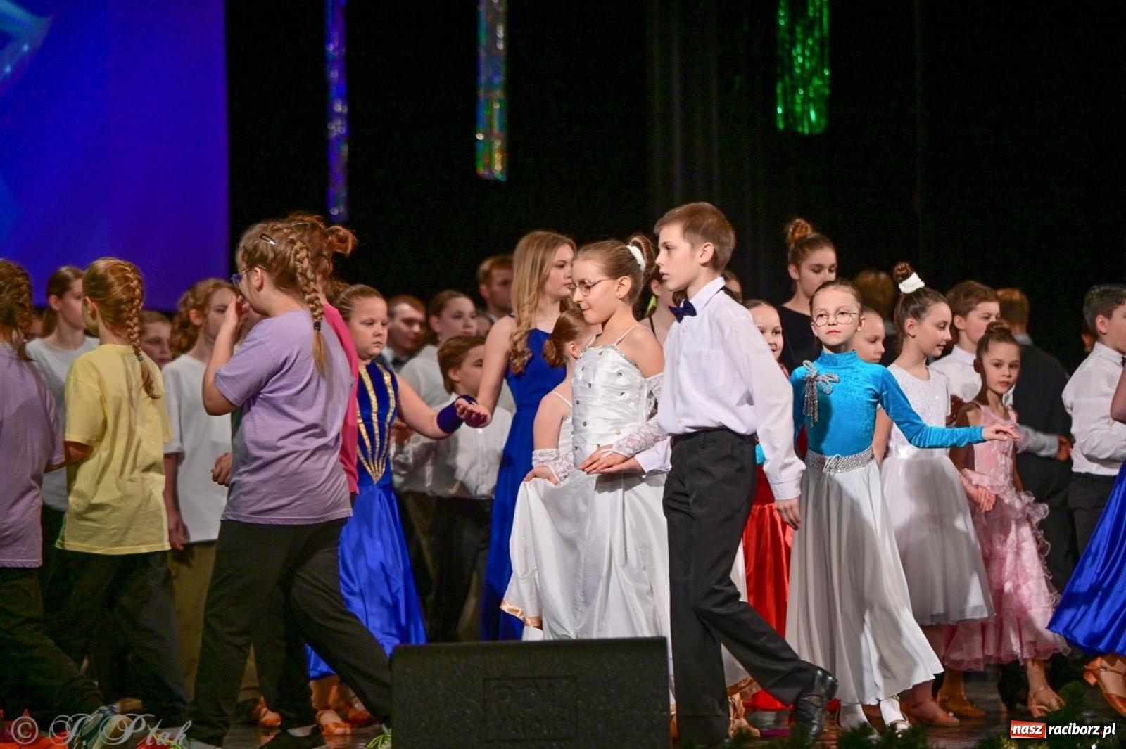Zdjęcie w galerii na portalu naszraciborz.pl: Karnawałowy pokaz talentów młodych tancerzy MDK-u wiadomości z regionu