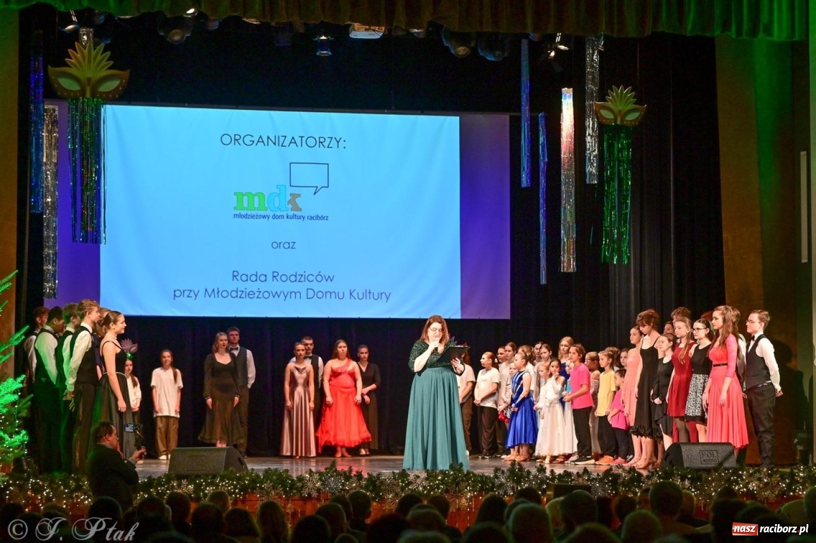 Zdjęcie w galerii na portalu naszraciborz.pl: Karnawałowy pokaz talentów młodych tancerzy MDK-u wiadomości z regionu