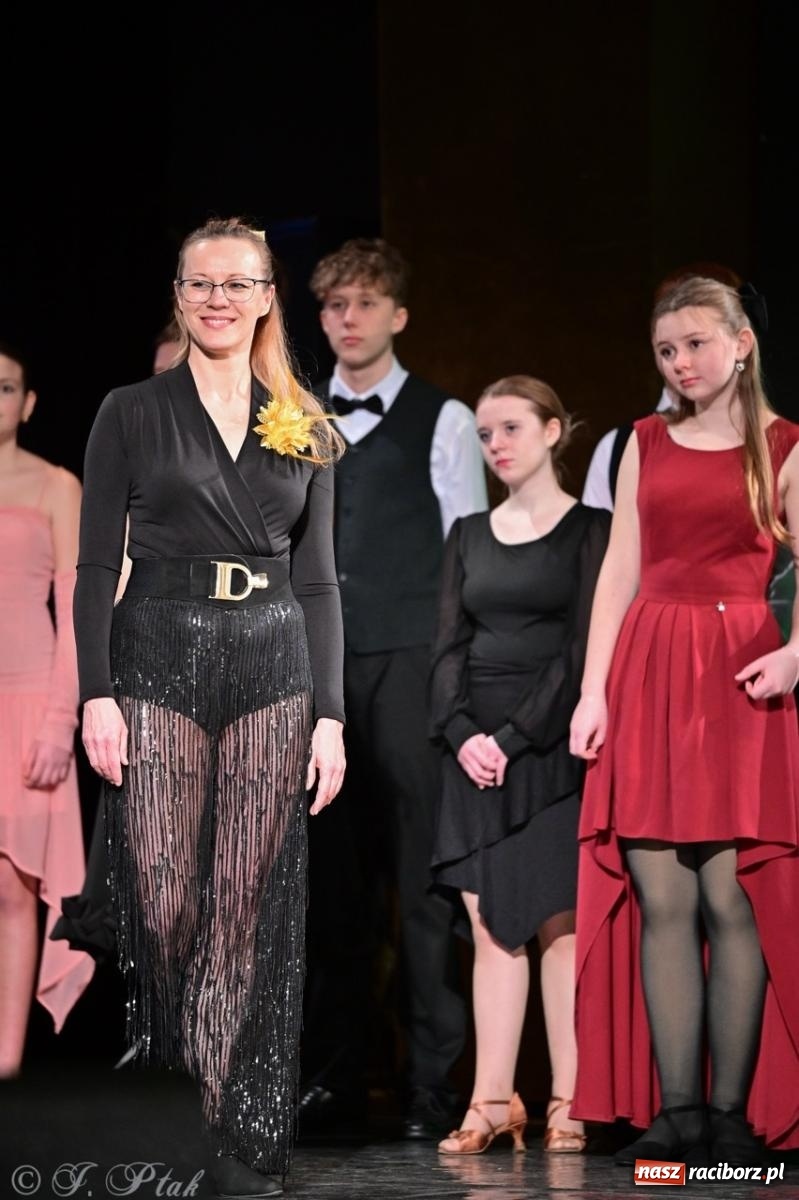 Zdjęcie w galerii na portalu naszraciborz.pl: Karnawałowy pokaz talentów młodych tancerzy MDK-u wiadomości z regionu