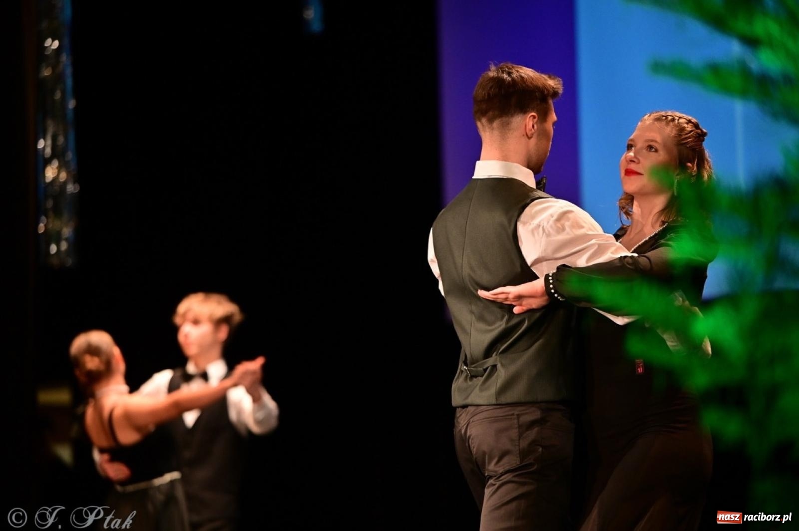 Zdjęcie w galerii na portalu naszraciborz.pl: Karnawałowy pokaz talentów młodych tancerzy MDK-u wiadomości z regionu