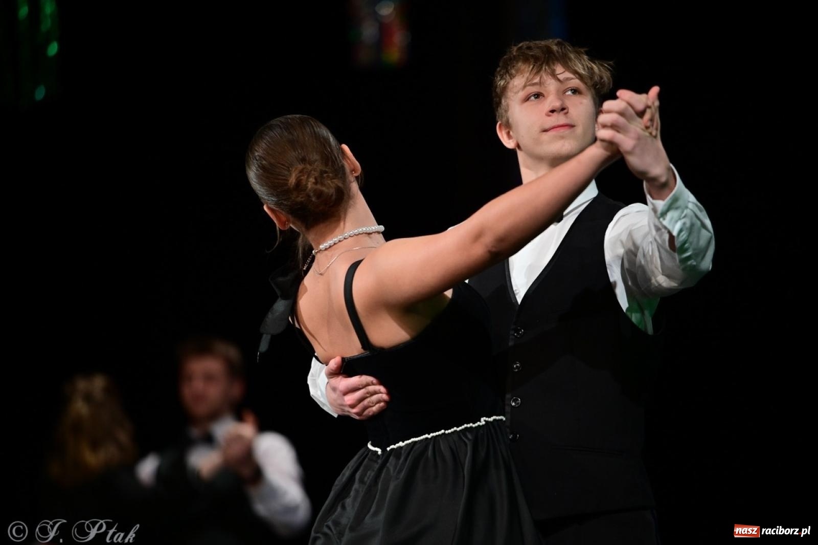 Zdjęcie w galerii na portalu naszraciborz.pl: Karnawałowy pokaz talentów młodych tancerzy MDK-u wiadomości z regionu