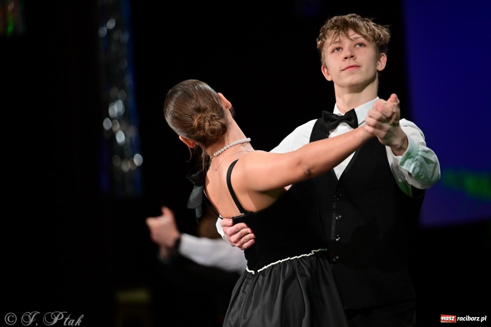 Zdjęcie w galerii na portalu naszraciborz.pl: Karnawałowy pokaz talentów młodych tancerzy MDK-u wiadomości z regionu