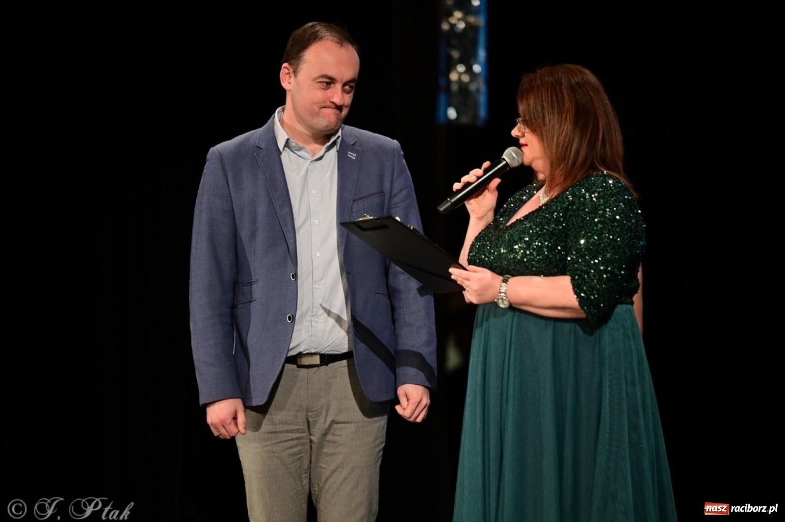 Zdjęcie w galerii na portalu naszraciborz.pl: Karnawałowy pokaz talentów młodych tancerzy MDK-u wiadomości z regionu