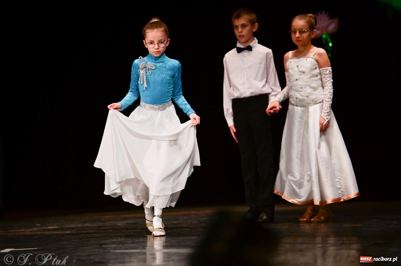 Zdjęcie w galerii na portalu naszraciborz.pl: Karnawałowy pokaz talentów młodych tancerzy MDK-u wiadomości z regionu