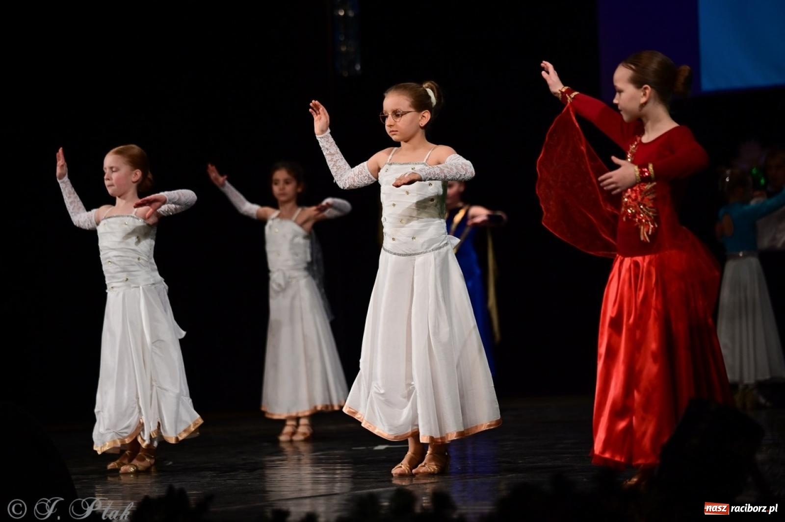 Zdjęcie w galerii na portalu naszraciborz.pl: Karnawałowy pokaz talentów młodych tancerzy MDK-u wiadomości z regionu