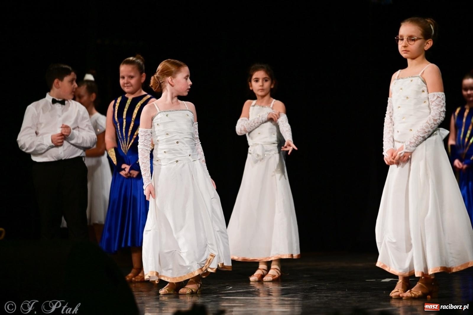 Zdjęcie w galerii na portalu naszraciborz.pl: Karnawałowy pokaz talentów młodych tancerzy MDK-u wiadomości z regionu