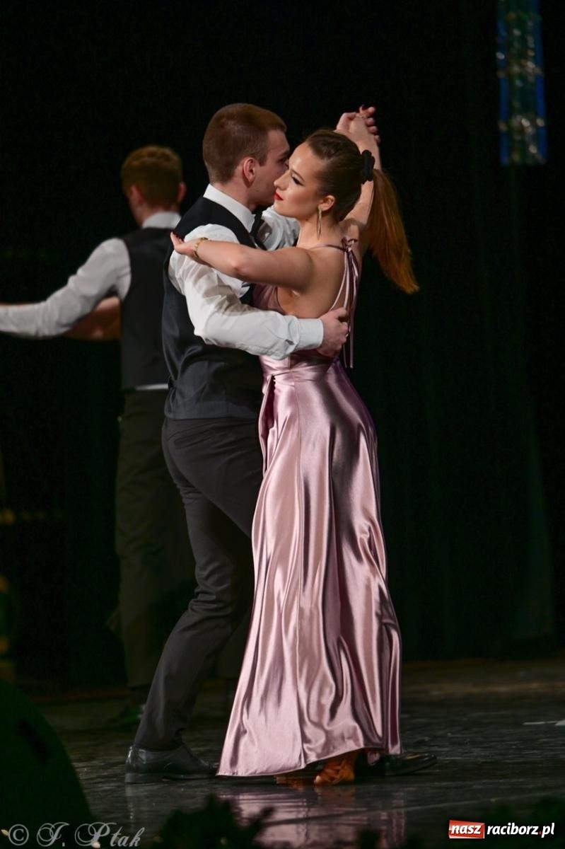 Zdjęcie w galerii na portalu naszraciborz.pl: Karnawałowy pokaz talentów młodych tancerzy MDK-u wiadomości z regionu