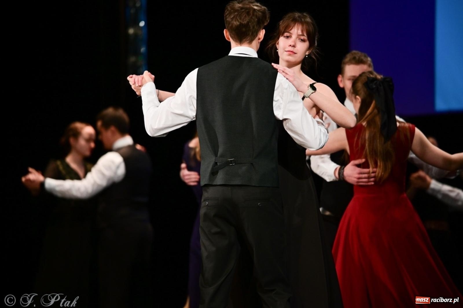 Zdjęcie w galerii na portalu naszraciborz.pl: Karnawałowy pokaz talentów młodych tancerzy MDK-u wiadomości z regionu