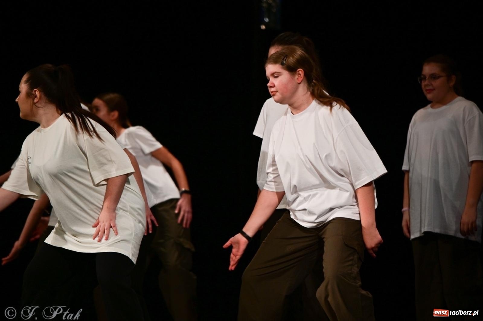 Zdjęcie w galerii na portalu naszraciborz.pl: Karnawałowy pokaz talentów młodych tancerzy MDK-u wiadomości z regionu