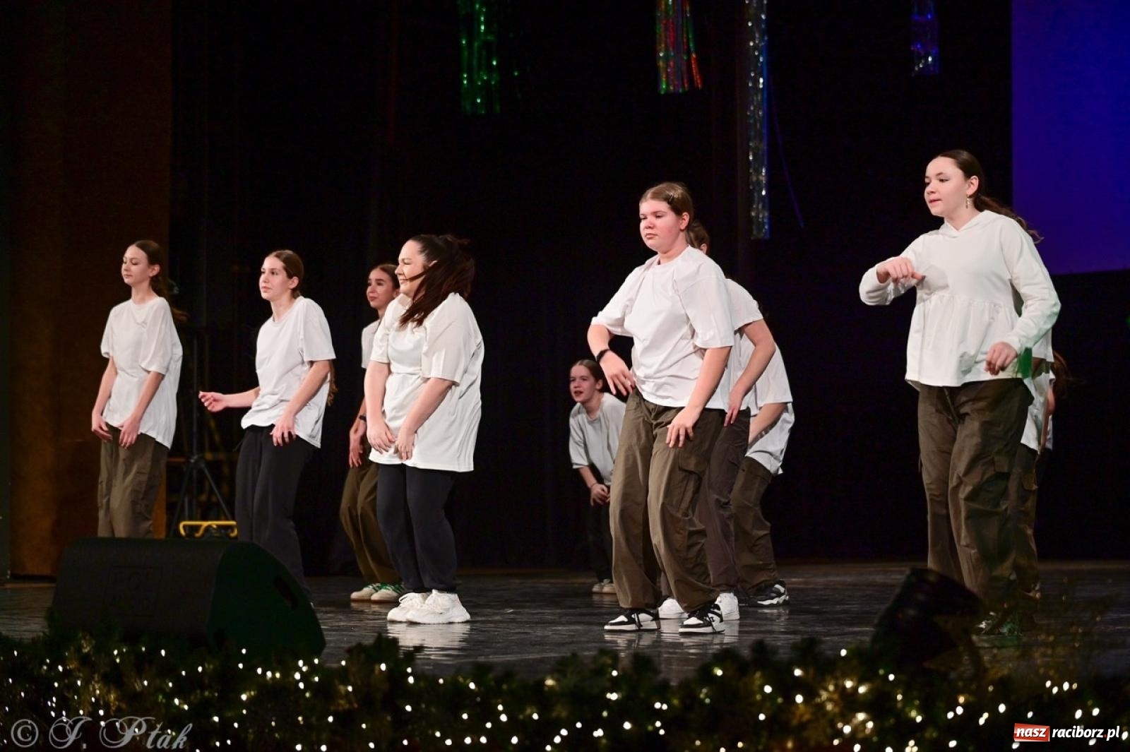 Zdjęcie w galerii na portalu naszraciborz.pl: Karnawałowy pokaz talentów młodych tancerzy MDK-u wiadomości z regionu