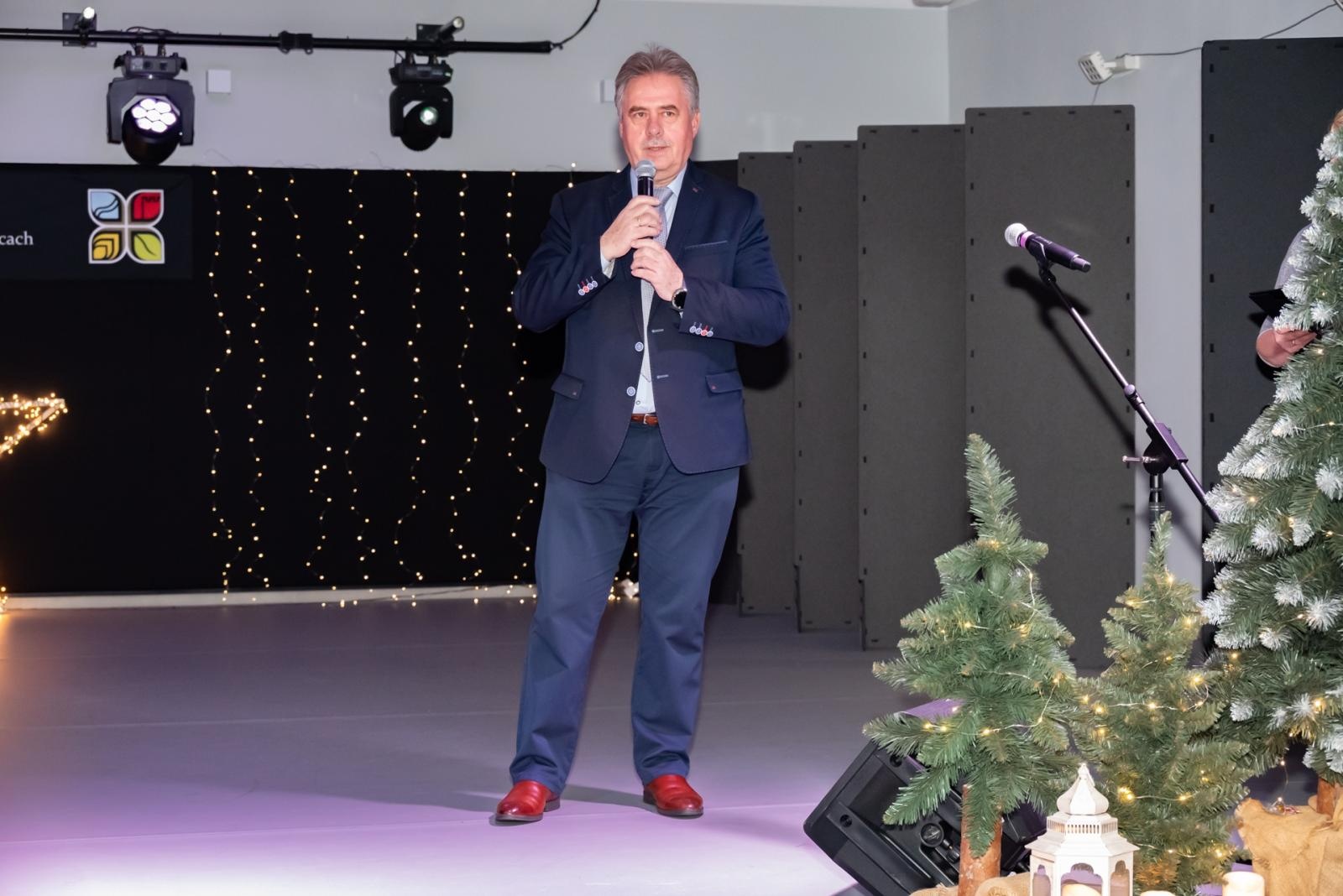 Zdjęcie w galerii na portalu naszraciborz.pl: Kolędy w mistrzowskim wykonaniu. Koncert Galowy XX Przeglądu Kolęd i Pastorałek w Tworkowie wiadomości z regionu