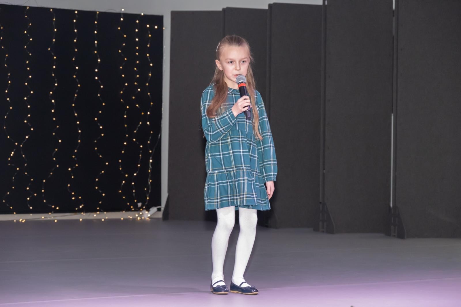 Zdjęcie w galerii na portalu naszraciborz.pl: Kolędy w mistrzowskim wykonaniu. Koncert Galowy XX Przeglądu Kolęd i Pastorałek w Tworkowie wiadomości z regionu