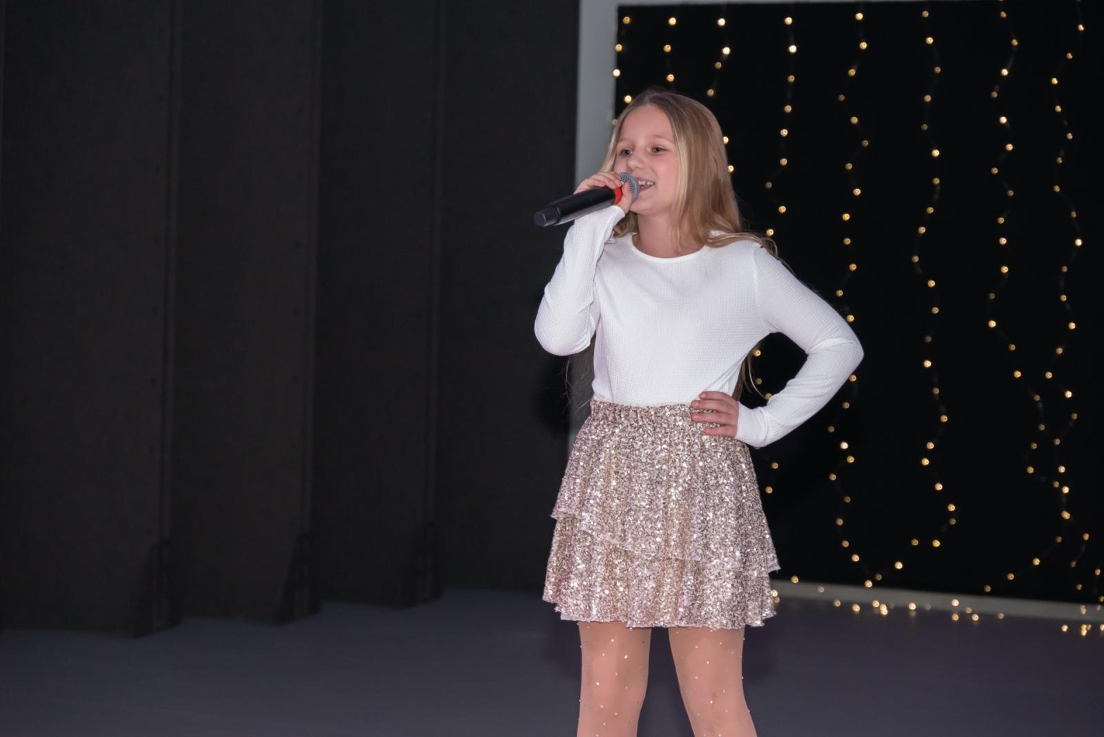 Zdjęcie w galerii na portalu naszraciborz.pl: Kolędy w mistrzowskim wykonaniu. Koncert Galowy XX Przeglądu Kolęd i Pastorałek w Tworkowie wiadomości z regionu