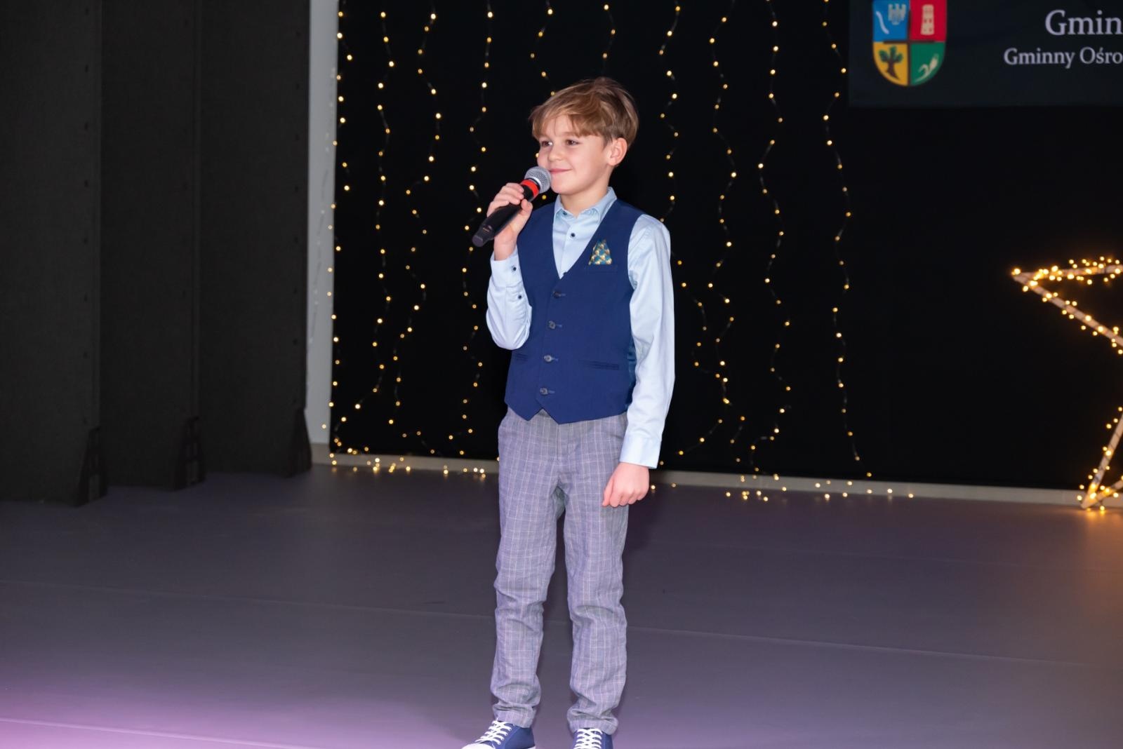 Zdjęcie w galerii na portalu naszraciborz.pl: Kolędy w mistrzowskim wykonaniu. Koncert Galowy XX Przeglądu Kolęd i Pastorałek w Tworkowie wiadomości z regionu