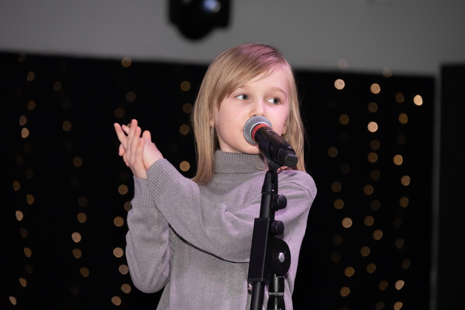 Zdjęcie w galerii na portalu naszraciborz.pl: Kolędy w mistrzowskim wykonaniu. Koncert Galowy XX Przeglądu Kolęd i Pastorałek w Tworkowie wiadomości z regionu