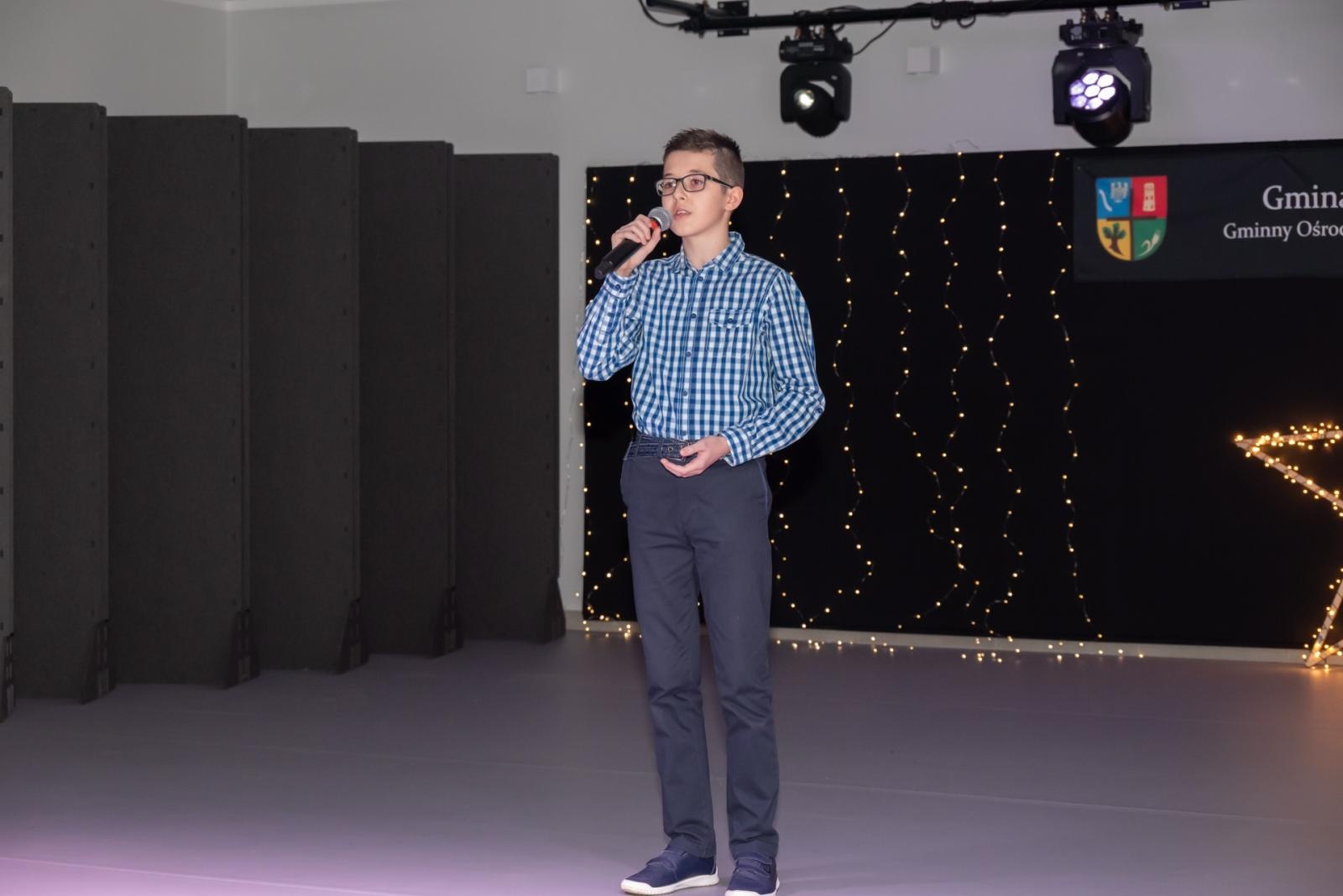 Zdjęcie w galerii na portalu naszraciborz.pl: Kolędy w mistrzowskim wykonaniu. Koncert Galowy XX Przeglądu Kolęd i Pastorałek w Tworkowie wiadomości z regionu