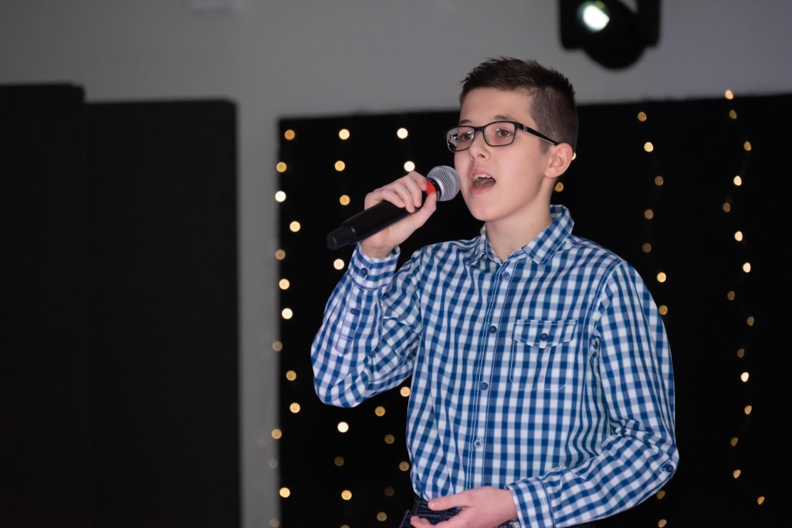 Zdjęcie w galerii na portalu naszraciborz.pl: Kolędy w mistrzowskim wykonaniu. Koncert Galowy XX Przeglądu Kolęd i Pastorałek w Tworkowie wiadomości z regionu