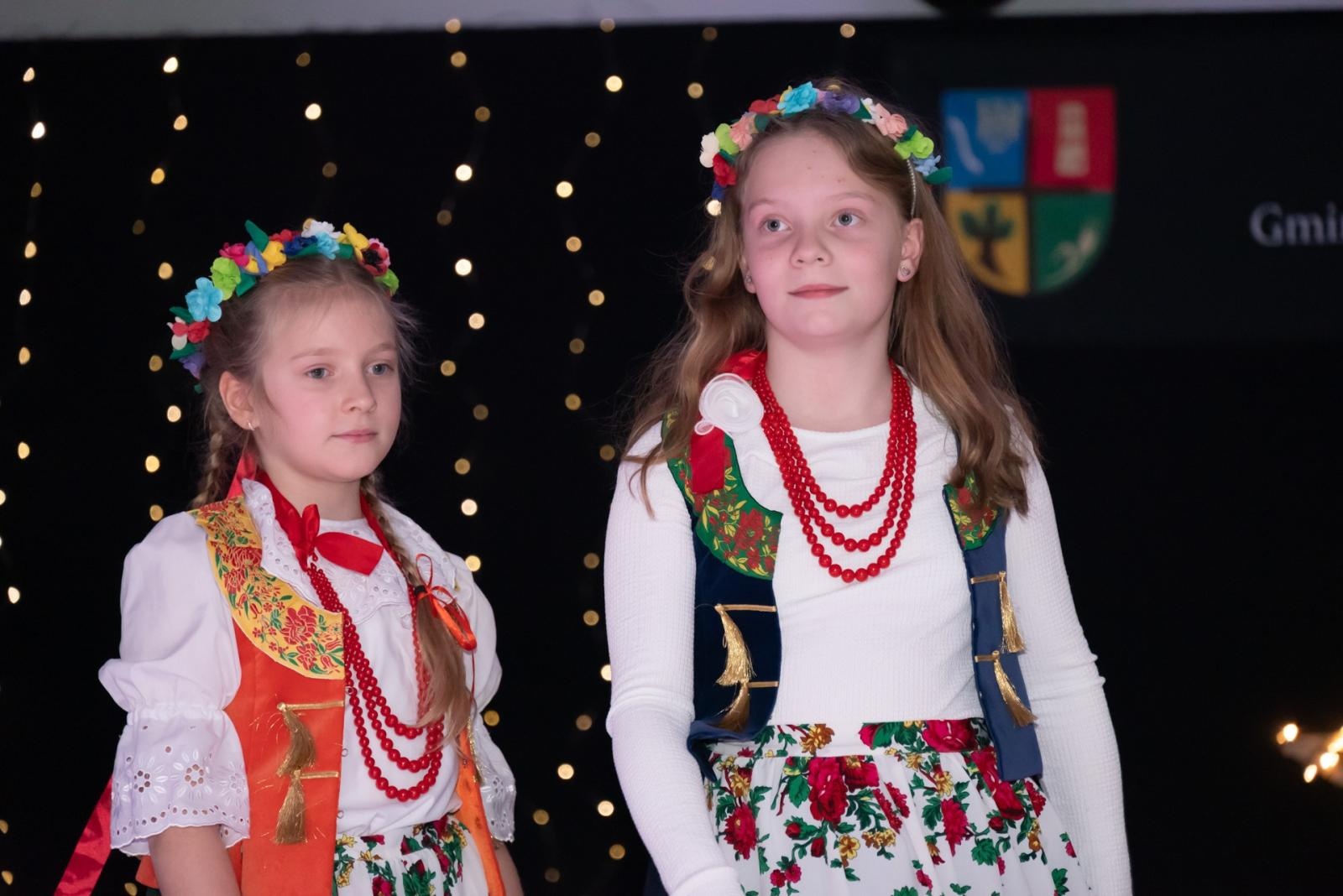 Zdjęcie w galerii na portalu naszraciborz.pl: Kolędy w mistrzowskim wykonaniu. Koncert Galowy XX Przeglądu Kolęd i Pastorałek w Tworkowie wiadomości z regionu