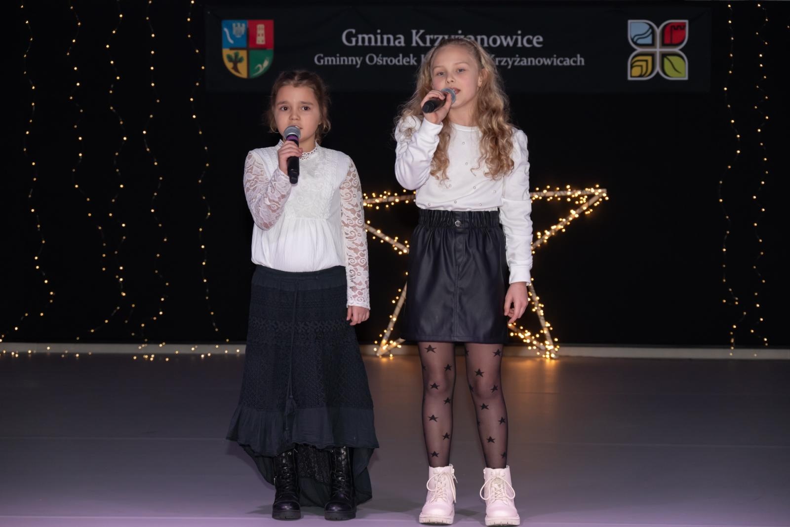 Zdjęcie w galerii na portalu naszraciborz.pl: Kolędy w mistrzowskim wykonaniu. Koncert Galowy XX Przeglądu Kolęd i Pastorałek w Tworkowie wiadomości z regionu