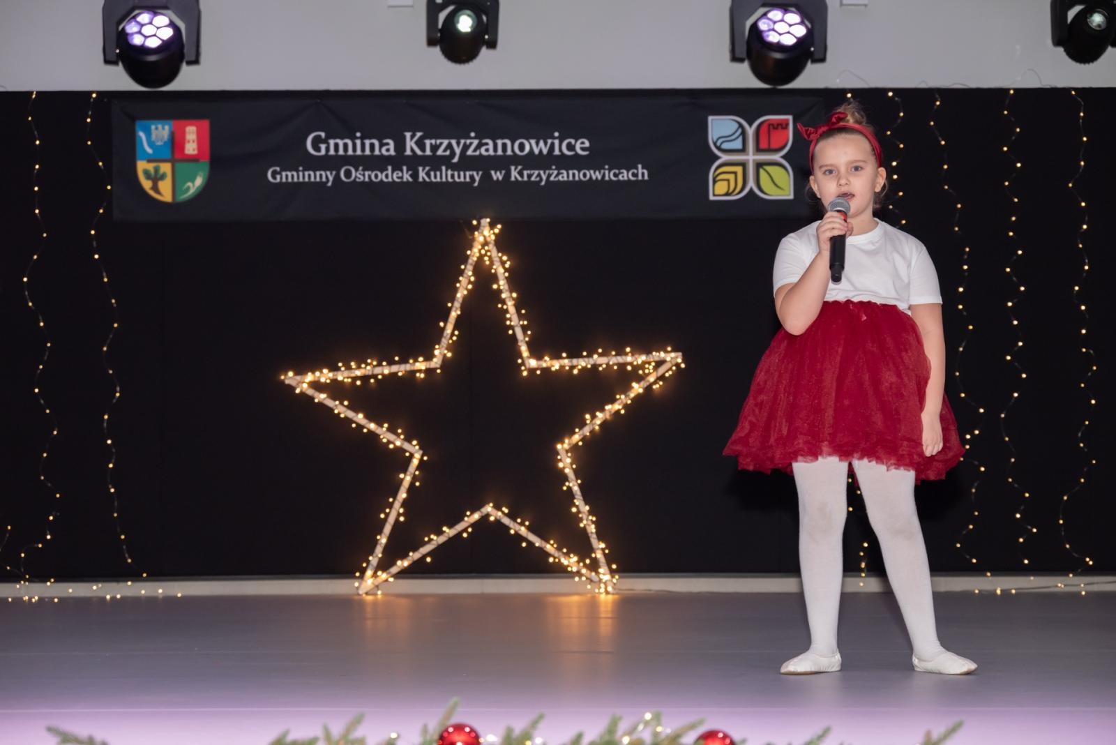 Zdjęcie w galerii na portalu naszraciborz.pl: Kolędy w mistrzowskim wykonaniu. Koncert Galowy XX Przeglądu Kolęd i Pastorałek w Tworkowie wiadomości z regionu