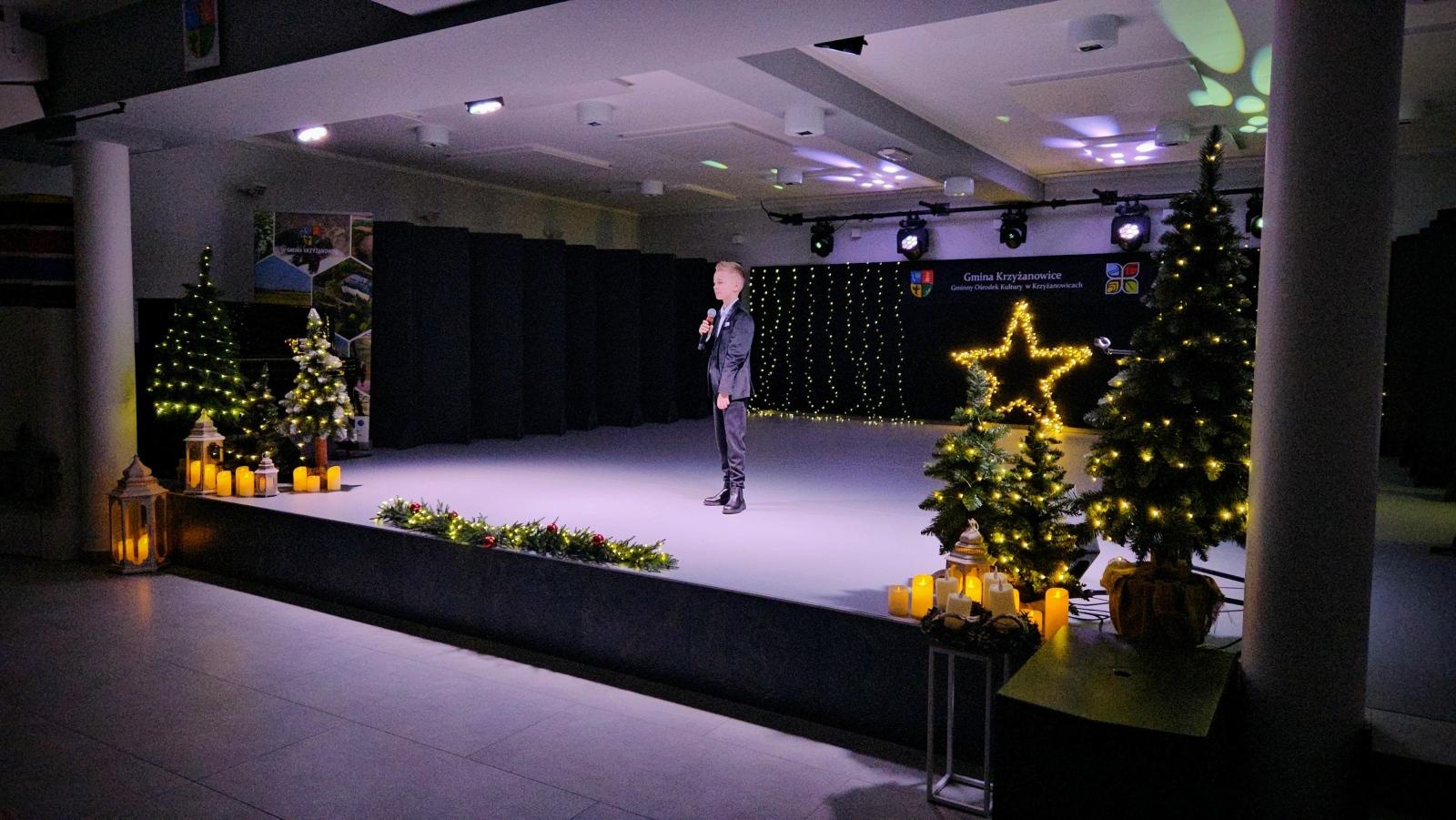 Zdjęcie w galerii na portalu naszraciborz.pl: Kolędy w mistrzowskim wykonaniu. Koncert Galowy XX Przeglądu Kolęd i Pastorałek w Tworkowie wiadomości z regionu