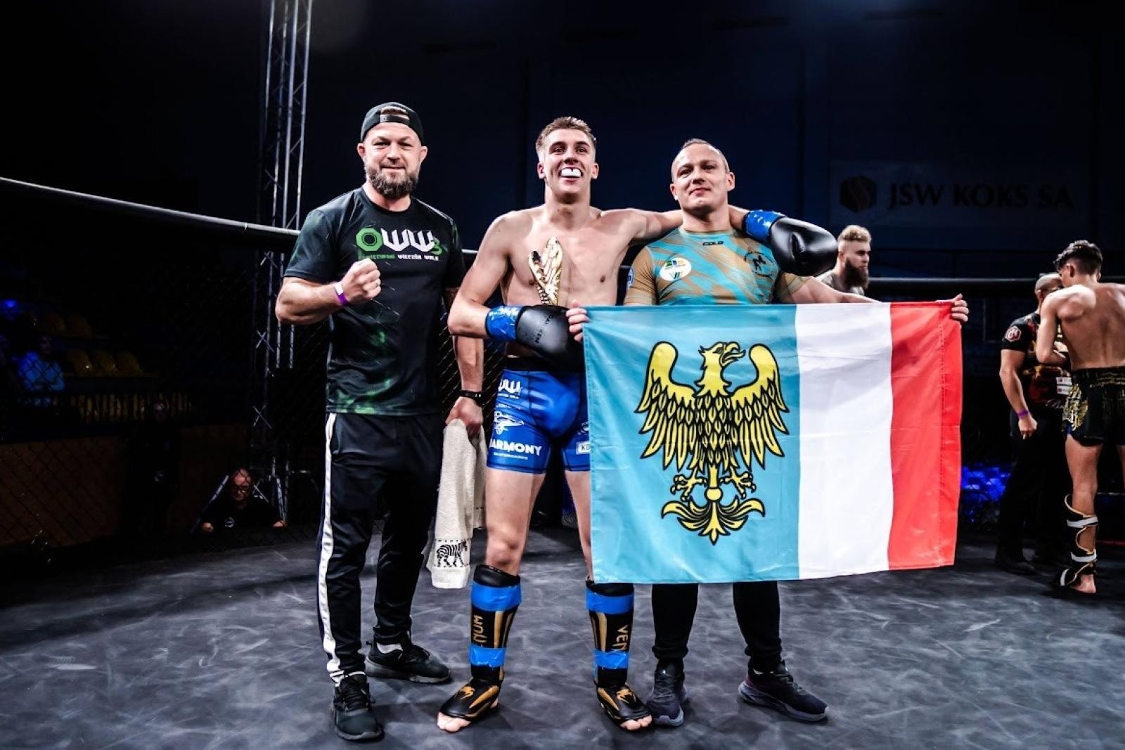 Zdjęcie w galerii na portalu naszraciborz.pl: Adam Brzozowski z efektownym debiutem na Oświęcimskim Wieczorze Walk 4 wiadomości z regionu