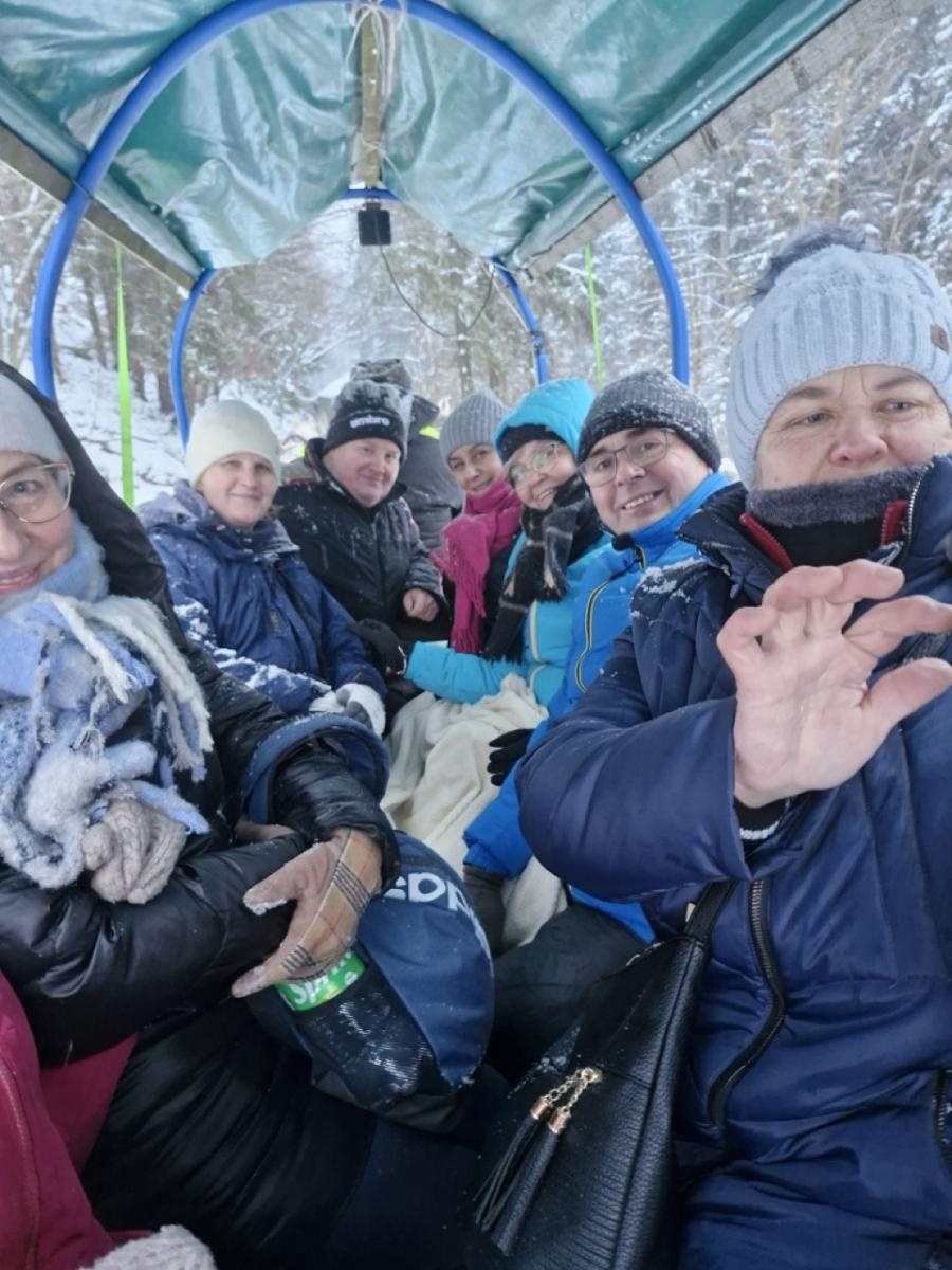 Zdjęcie w galerii na portalu naszraciborz.pl: Kulig w Wiśle-Czarne zorganizowany przez PTTK Oddział Racibórz – zimowa przygoda pełna wiadomości z regionu