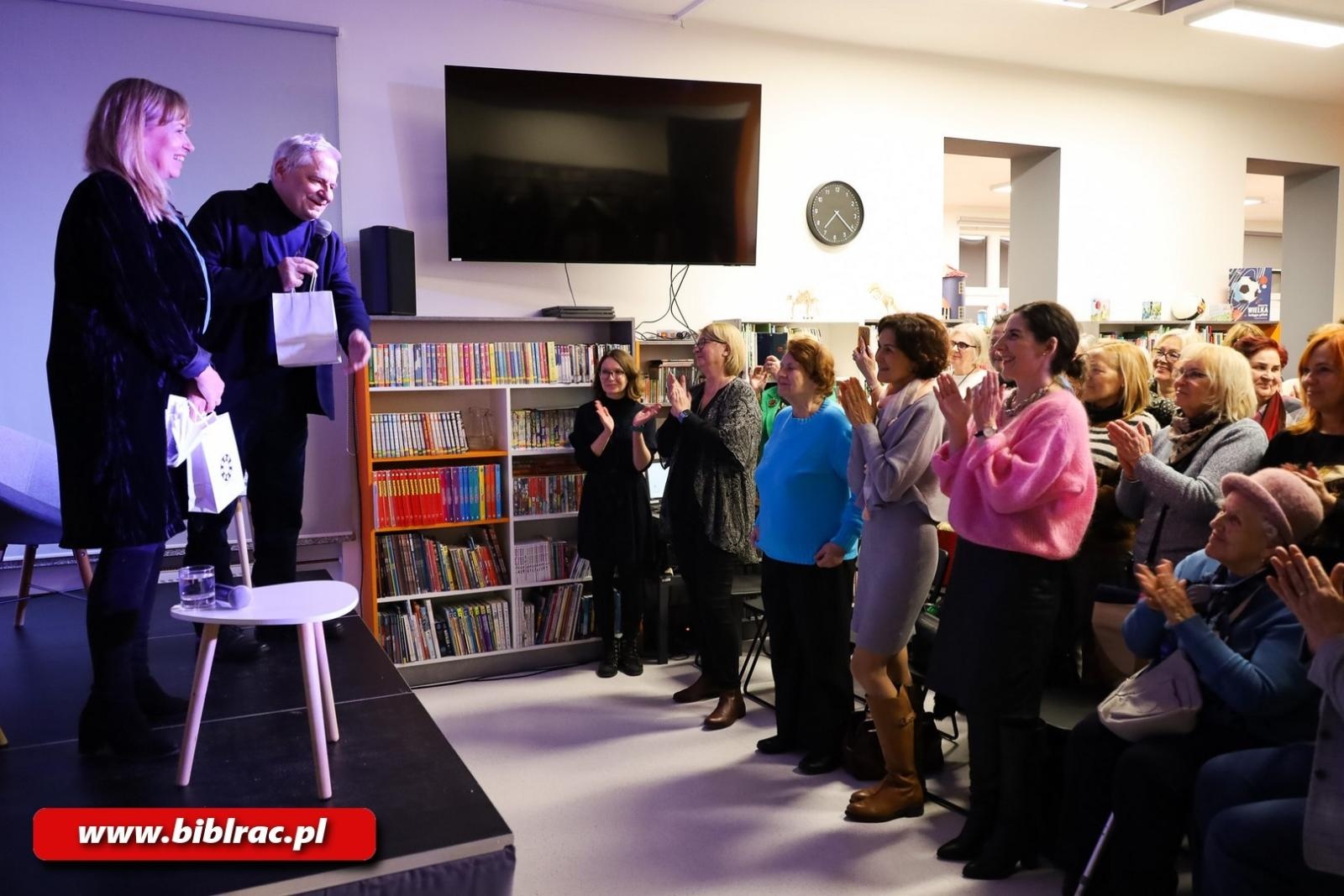 Zdjęcie w galerii na portalu naszraciborz.pl: Dorota Segda i Jacek Romanowski gwiazdami Spotkania Noworocznego w bibliotece wiadomości z regionu
