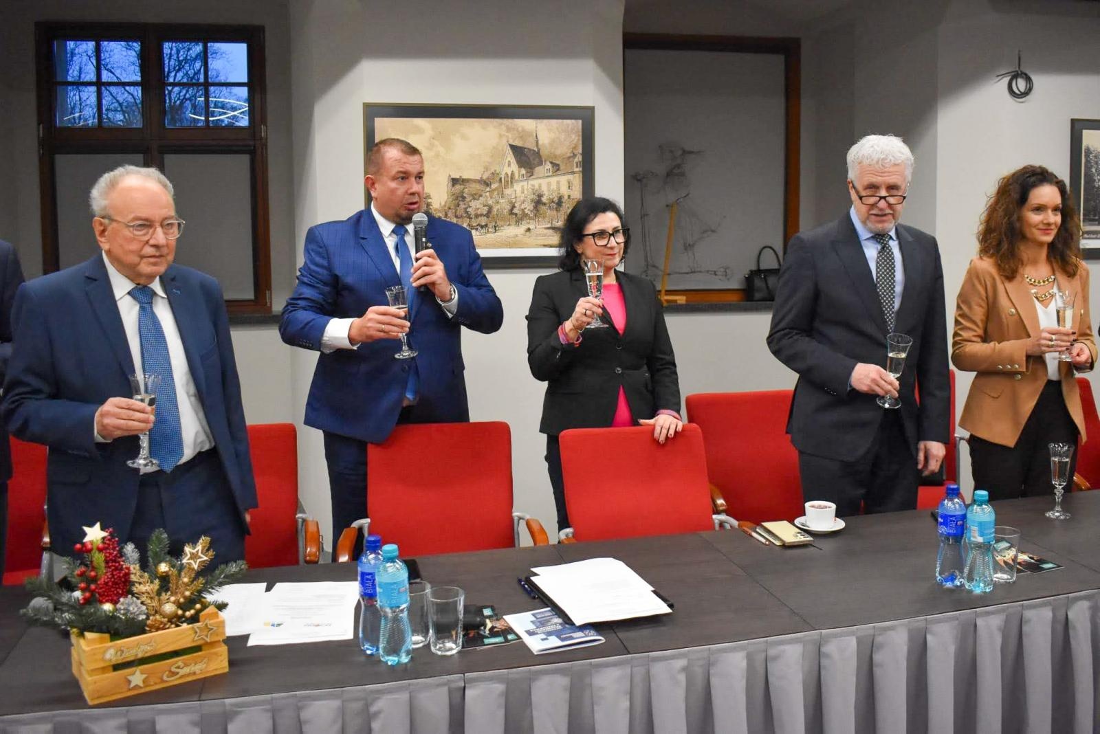 Zdjęcie w galerii na portalu naszraciborz.pl: IV Powiatowy Stół Gospodarczy w Raciborzu: dialog samorządu z biznesem wiadomości z regionu