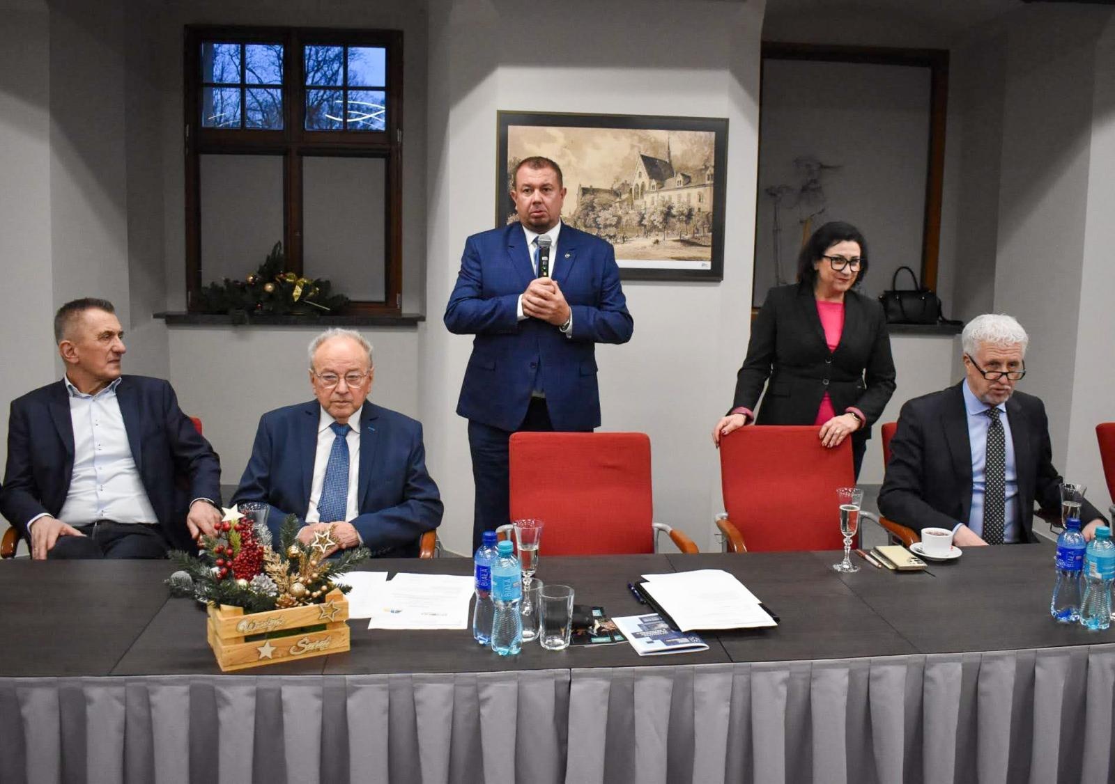 Zdjęcie w galerii na portalu naszraciborz.pl: IV Powiatowy Stół Gospodarczy w Raciborzu: dialog samorządu z biznesem wiadomości z regionu