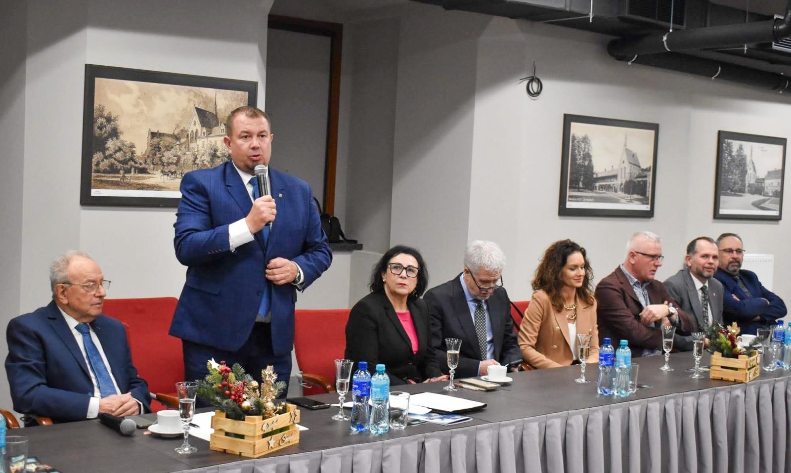 Zdjęcie w galerii na portalu naszraciborz.pl: IV Powiatowy Stół Gospodarczy w Raciborzu: dialog samorządu z biznesem wiadomości z regionu