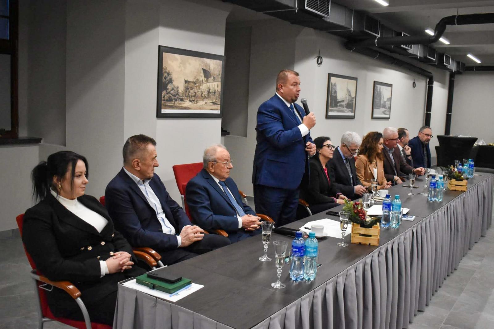 Zdjęcie w galerii na portalu naszraciborz.pl: IV Powiatowy Stół Gospodarczy w Raciborzu: dialog samorządu z biznesem wiadomości z regionu