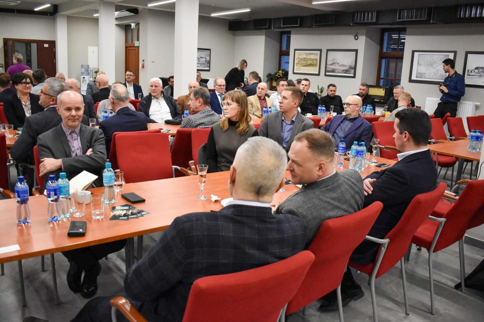 Zdjęcie w galerii na portalu naszraciborz.pl: IV Powiatowy Stół Gospodarczy w Raciborzu: dialog samorządu z biznesem wiadomości z regionu