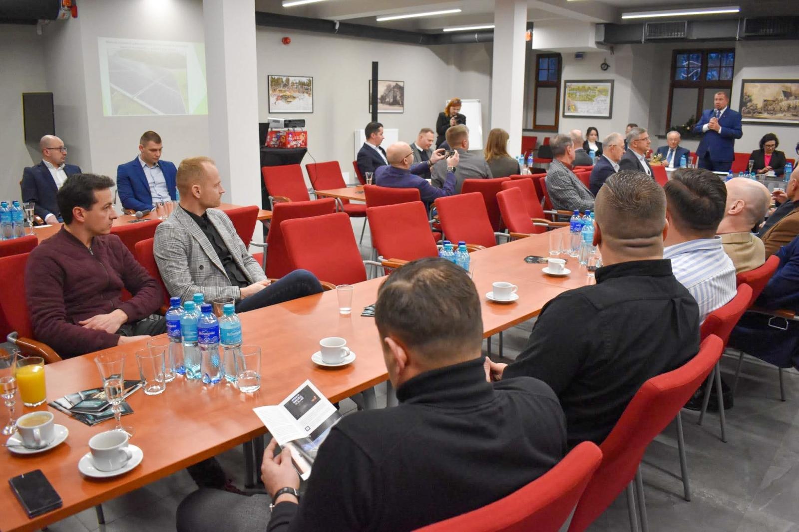 Zdjęcie w galerii na portalu naszraciborz.pl: IV Powiatowy Stół Gospodarczy w Raciborzu: dialog samorządu z biznesem wiadomości z regionu