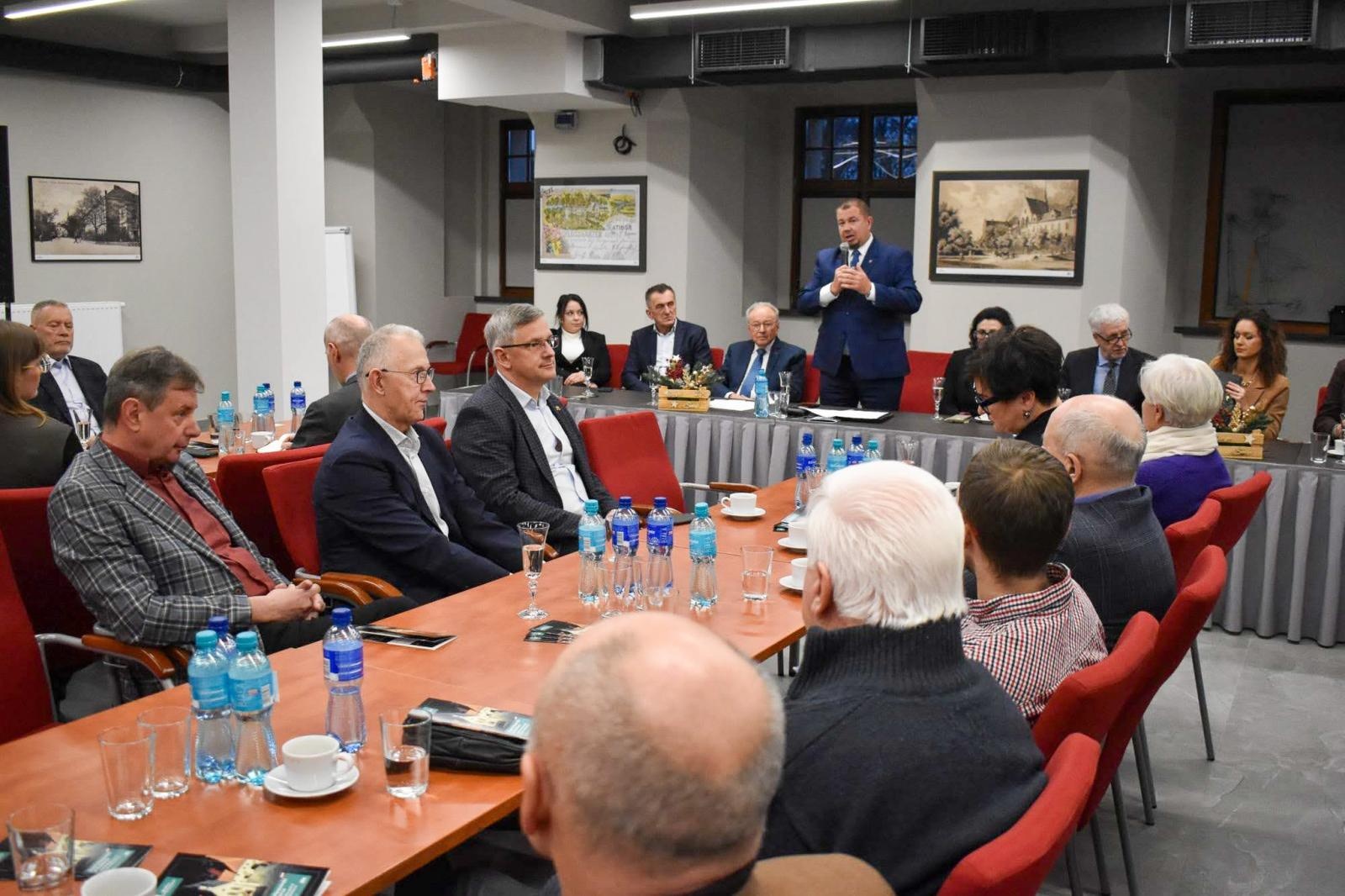 Zdjęcie w galerii na portalu naszraciborz.pl: IV Powiatowy Stół Gospodarczy w Raciborzu: dialog samorządu z biznesem wiadomości z regionu