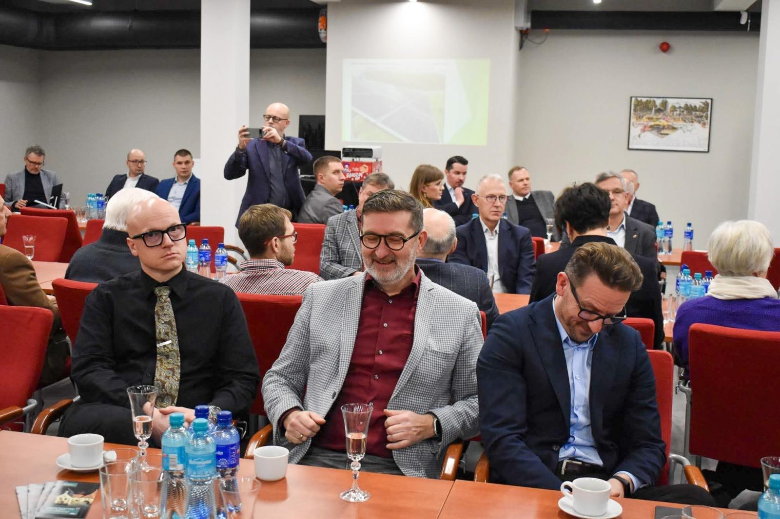 Zdjęcie w galerii na portalu naszraciborz.pl: IV Powiatowy Stół Gospodarczy w Raciborzu: dialog samorządu z biznesem wiadomości z regionu